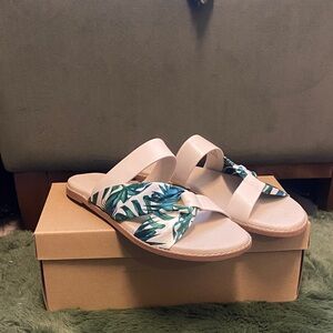 Sanctuary White and Green Leaf Print Sandals